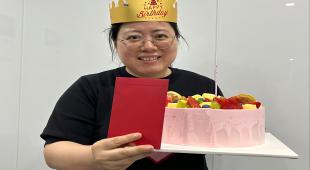 Cùng nhau ăn mừng: Truyền thống sinh nhật của lòng biết ơn và tinh thần đồng đội tại TOPINCHEM